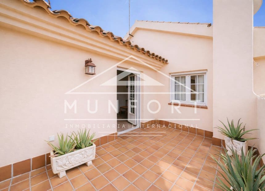 Chalet de 4 habitaciones en Santiago de la Ribera en venta - 650.000 € (Ref: 9893233)