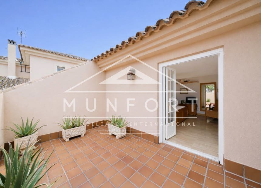 Chalet de 4 habitaciones en Santiago de la Ribera en venta - 650.000 € (Ref: 9893233)