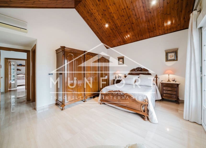 Chalet de 4 habitaciones en Santiago de la Ribera en venta - 650.000 € (Ref: 9893233)