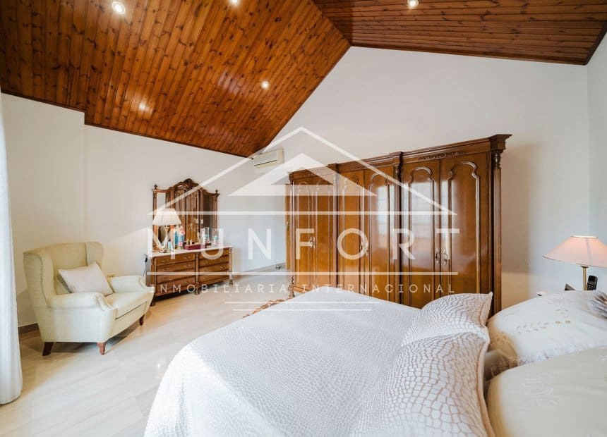 Chalet de 4 habitaciones en Santiago de la Ribera en venta - 650.000 € (Ref: 9893233)