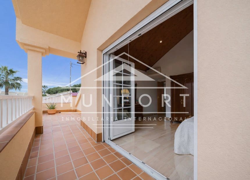 Chalet de 4 habitaciones en Santiago de la Ribera en venta - 650.000 € (Ref: 9893233)