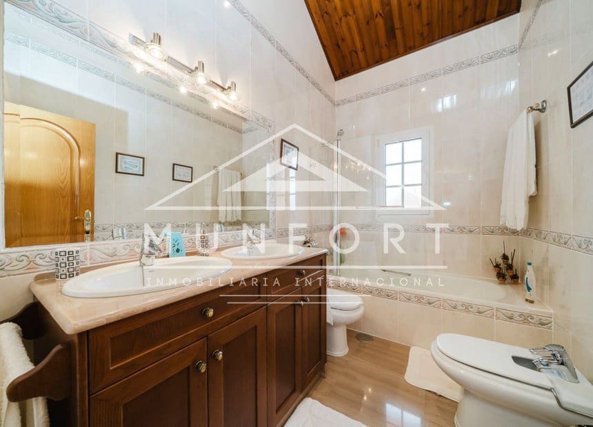 Chalet de 4 habitaciones en Santiago de la Ribera en venta - 650.000 € (Ref: 9893233)