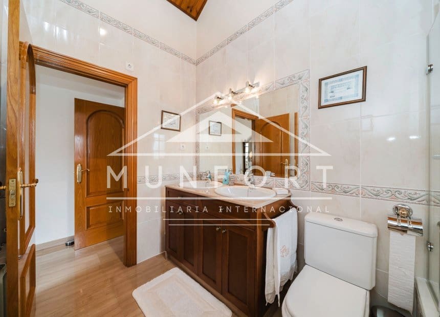 Chalet de 4 habitaciones en Santiago de la Ribera en venta - 650.000 € (Ref: 9893233)