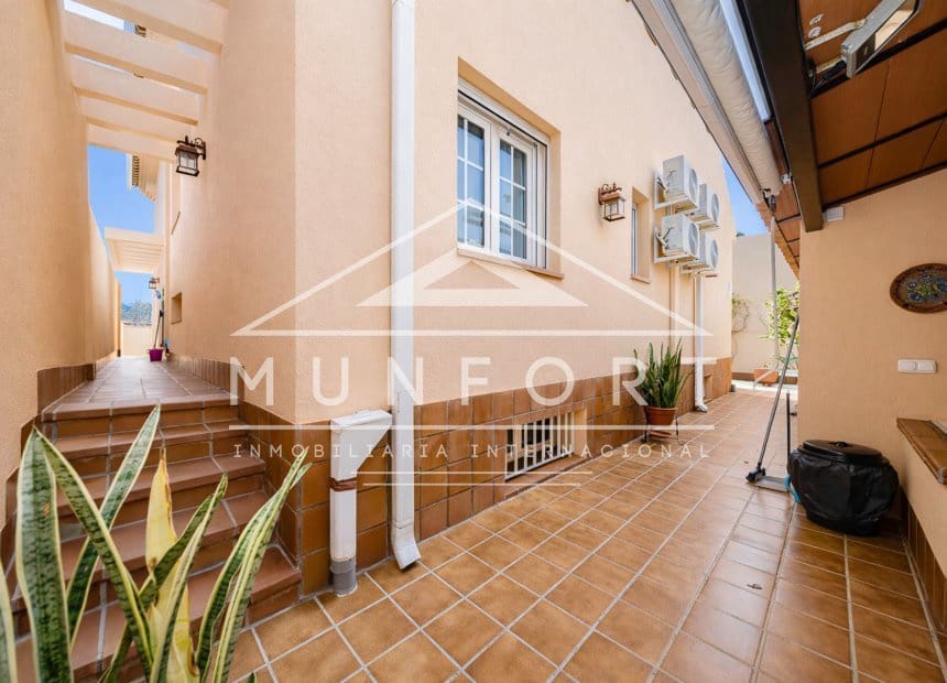 Chalet de 4 habitaciones en Santiago de la Ribera en venta - 650.000 € (Ref: 9893233)