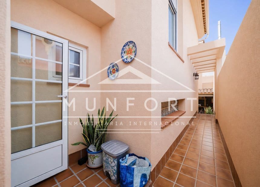 Chalet de 4 habitaciones en Santiago de la Ribera en venta - 650.000 € (Ref: 9893233)