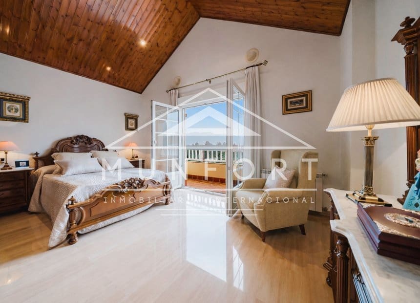 Chalet de 4 habitaciones en Santiago de la Ribera en venta - 650.000 € (Ref: 9893233)