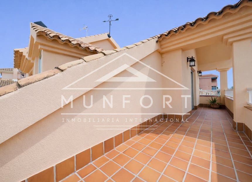 Chalet de 4 habitaciones en Santiago de la Ribera en venta - 650.000 € (Ref: 9893233)