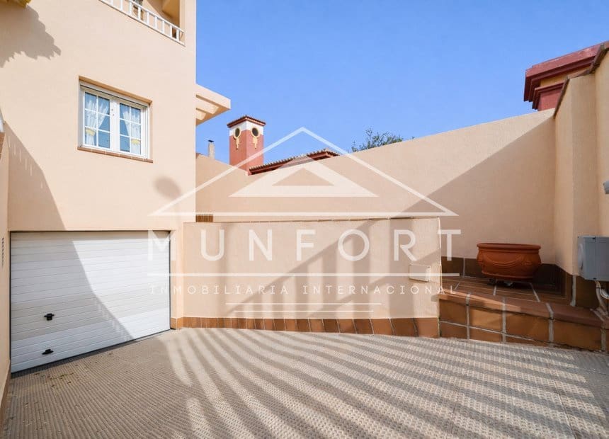 Chalet de 4 habitaciones en Santiago de la Ribera en venta - 650.000 € (Ref: 9893233)