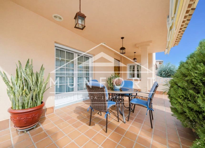 Chalet de 4 habitaciones en Santiago de la Ribera en venta - 650.000 € (Ref: 9893233)