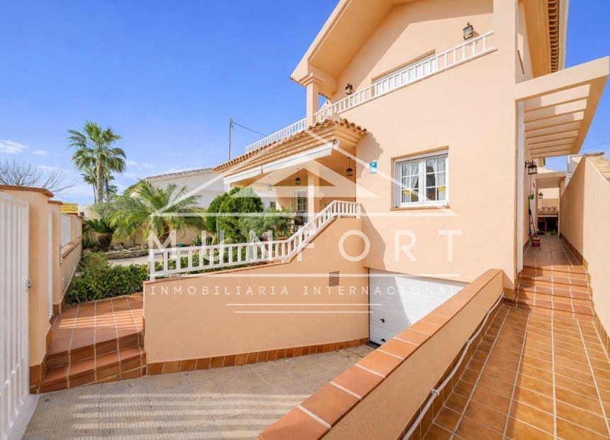 Chalet de 4 habitaciones en Santiago de la Ribera en venta - 650.000 € (Ref: 9893233)