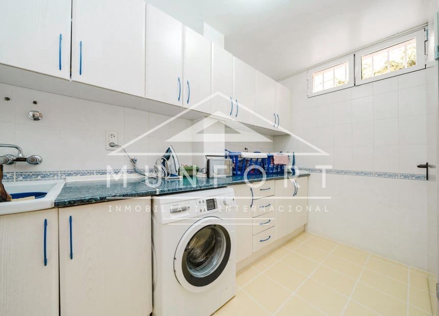 Chalet de 4 habitaciones en Santiago de la Ribera en venta - 650.000 € (Ref: 9893233)