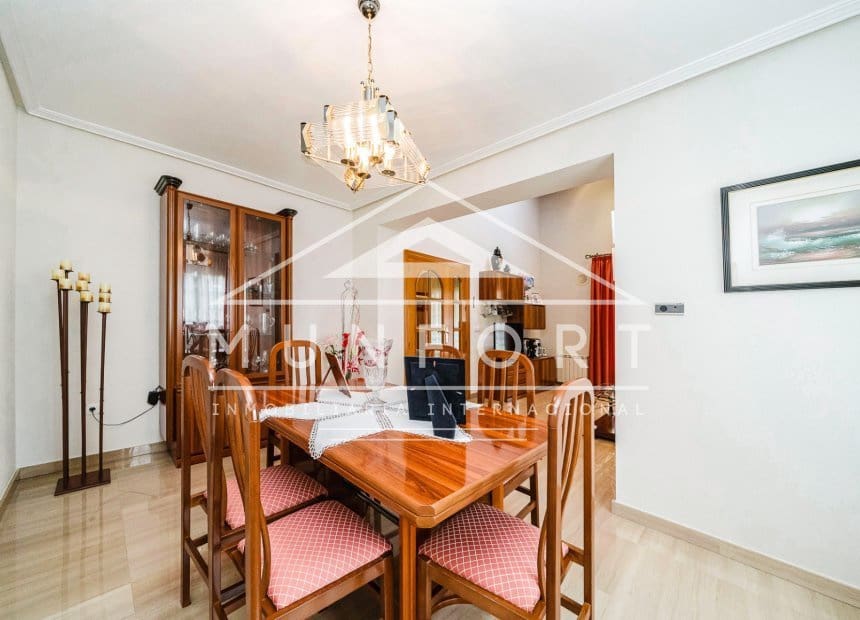 Chalet de 4 habitaciones en Santiago de la Ribera en venta - 650.000 € (Ref: 9893233)