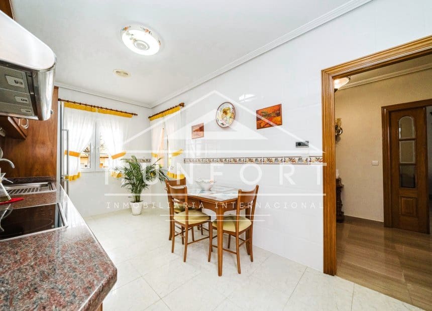 Chalet de 4 habitaciones en Santiago de la Ribera en venta - 650.000 € (Ref: 9893233)