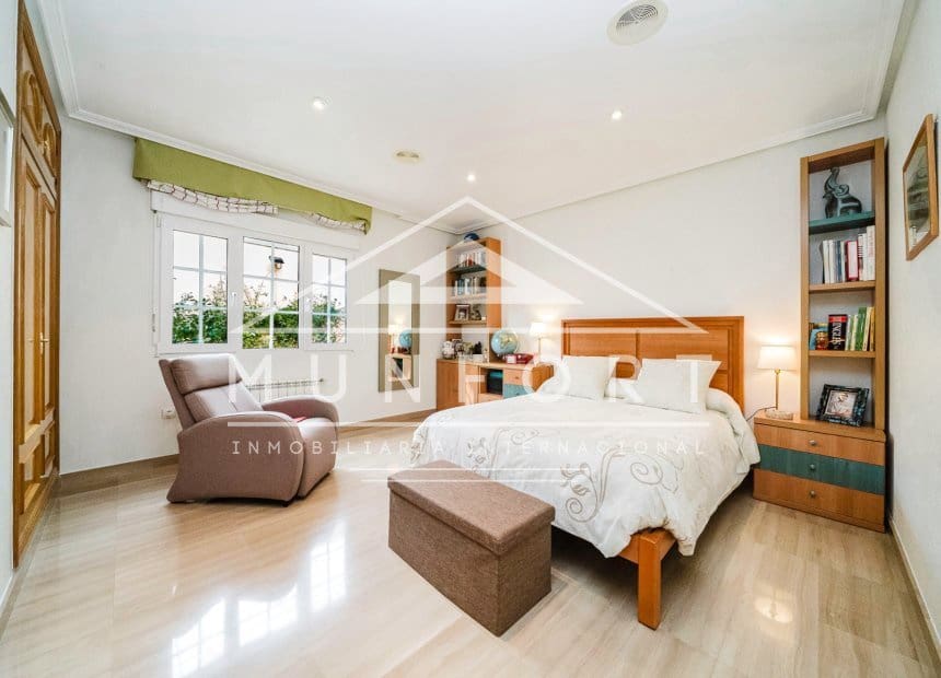 Chalet de 4 habitaciones en Santiago de la Ribera en venta - 650.000 € (Ref: 9893233)