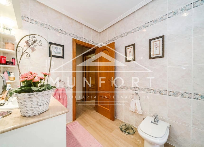 Chalet de 4 habitaciones en Santiago de la Ribera en venta - 650.000 € (Ref: 9893233)