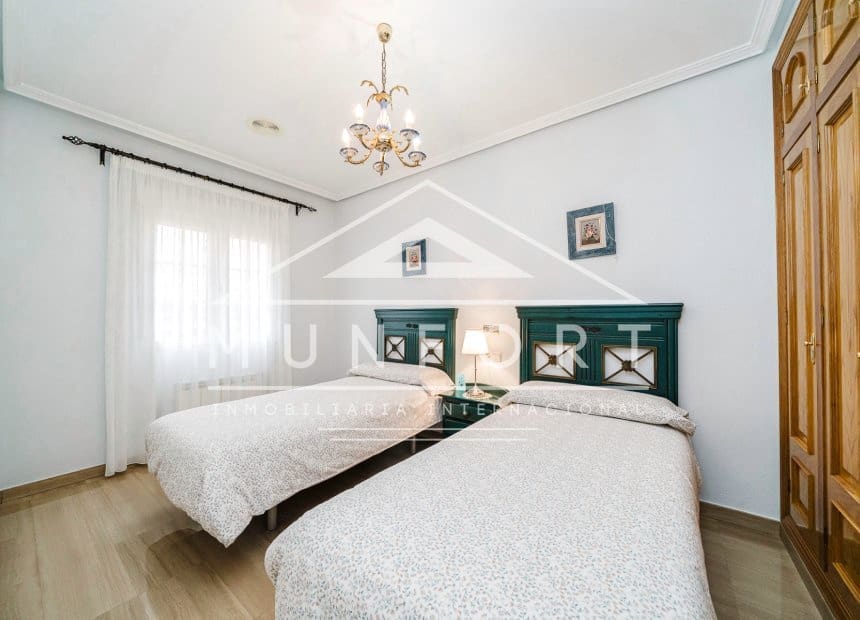 Chalet de 4 habitaciones en Santiago de la Ribera en venta - 650.000 € (Ref: 9893233)