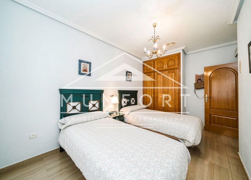 Chalet de 4 habitaciones en Santiago de la Ribera en venta - 650.000 € (Ref: 9893233)