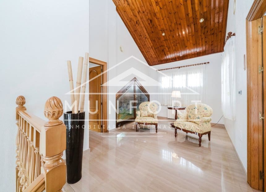 Chalet de 4 habitaciones en Santiago de la Ribera en venta - 650.000 € (Ref: 9893233)