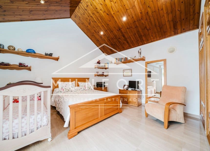 Chalet de 4 habitaciones en Santiago de la Ribera en venta - 650.000 € (Ref: 9893233)