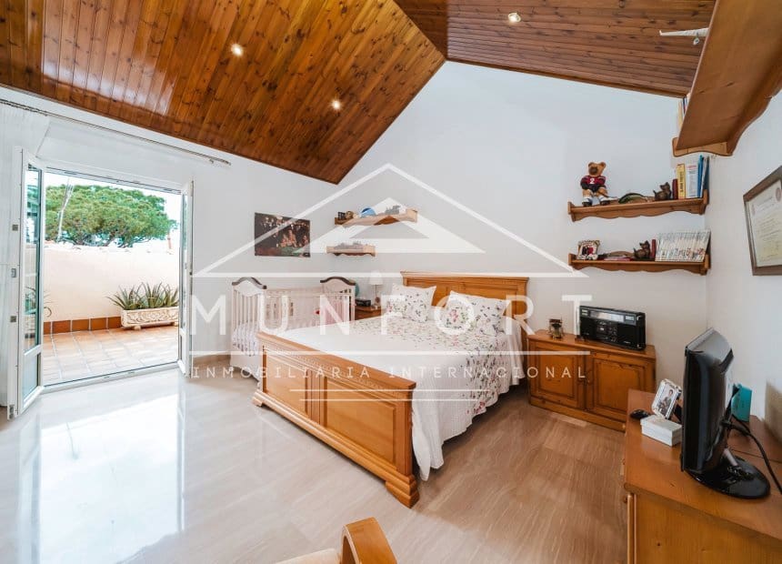Chalet de 4 habitaciones en Santiago de la Ribera en venta - 650.000 € (Ref: 9893233)