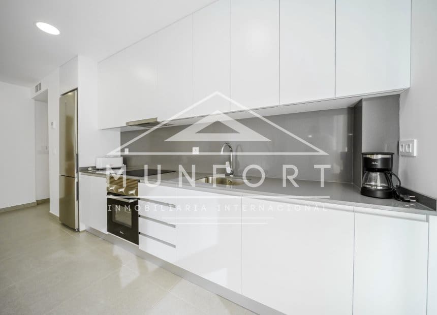 2 soverom Leilighet til leie i La Manga del Mar Menor med svømmebasseng - € 998 (Ref: 9893234)