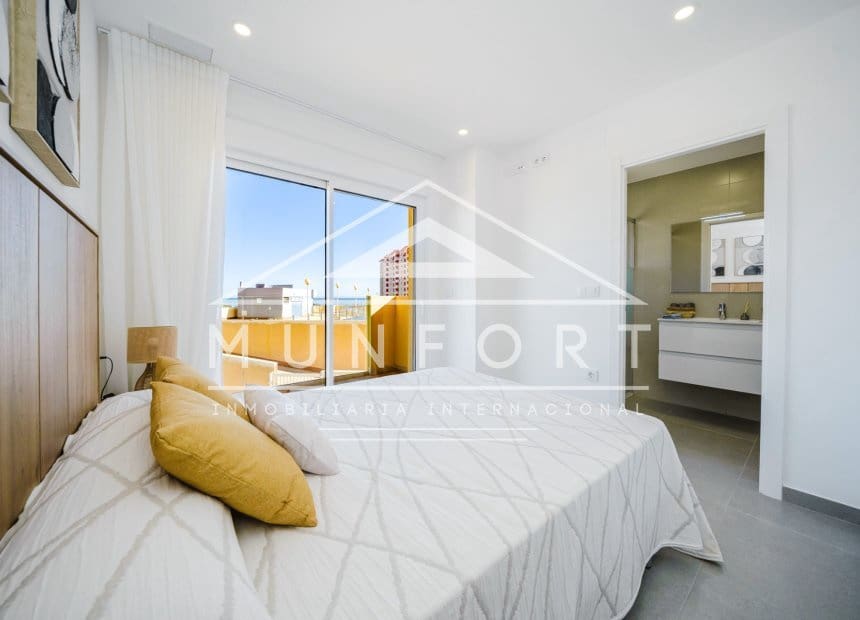 2 soverom Leilighet til leie i La Manga del Mar Menor med svømmebasseng - € 998 (Ref: 9893234)