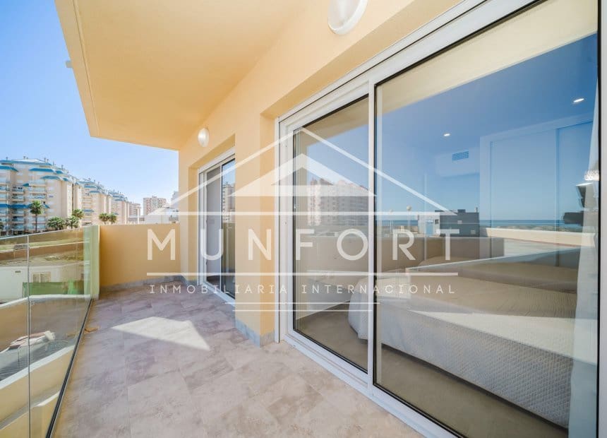2 soverom Leilighet til leie i La Manga del Mar Menor med svømmebasseng - € 998 (Ref: 9893234)