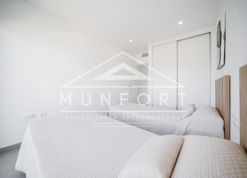 2 soverom Leilighet til leie i La Manga del Mar Menor med svømmebasseng - € 998 (Ref: 9893234)