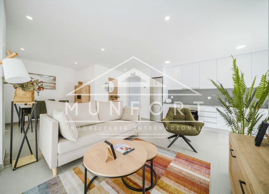 2 soverom Leilighet til leie i La Manga del Mar Menor med svømmebasseng - € 998 (Ref: 9893234)