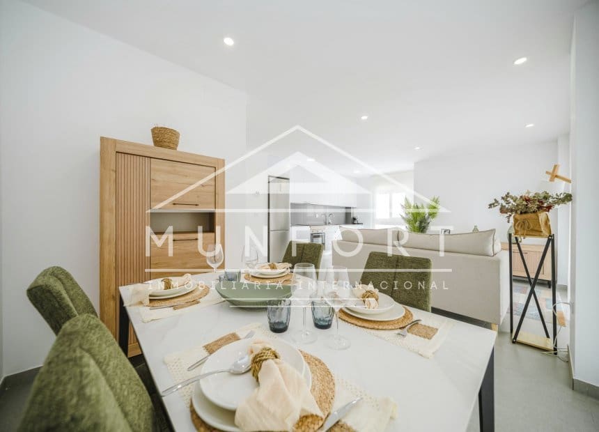 2 soverom Leilighet til leie i La Manga del Mar Menor med svømmebasseng - € 998 (Ref: 9893234)