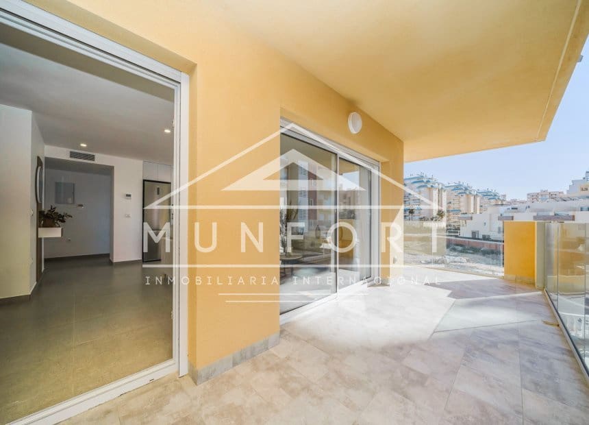 2 soverom Leilighet til leie i La Manga del Mar Menor med svømmebasseng - € 998 (Ref: 9893234)