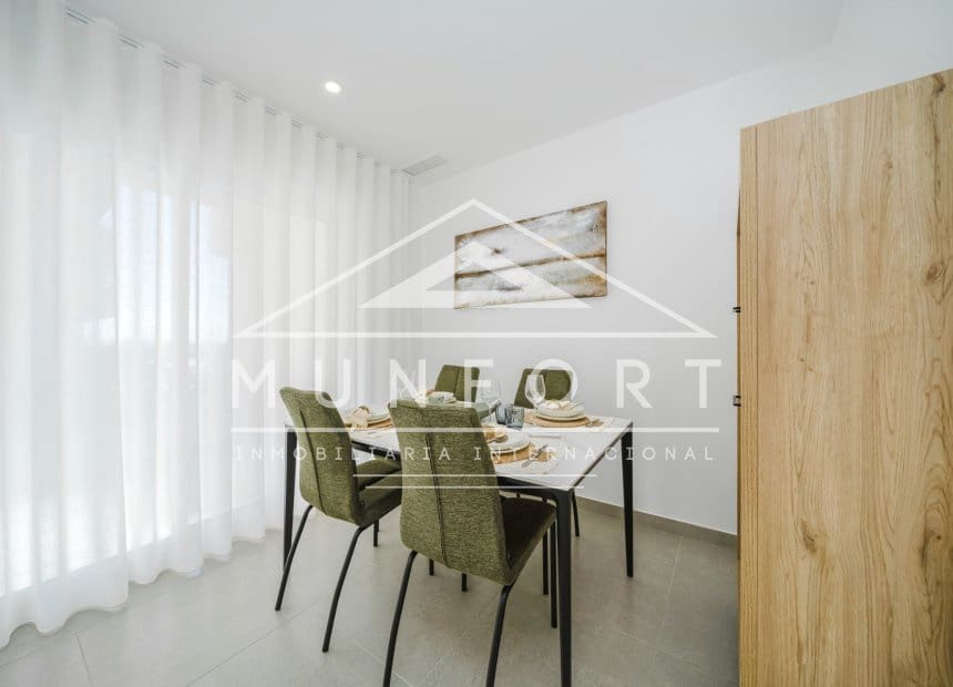2 soverom Leilighet til leie i La Manga del Mar Menor med svømmebasseng - € 998 (Ref: 9893234)