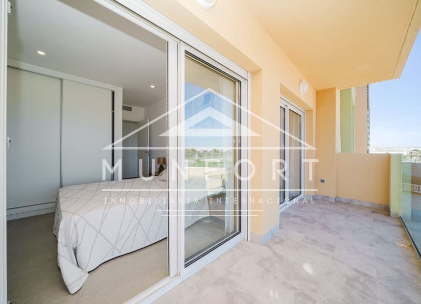 2 soverom Leilighet til leie i La Manga del Mar Menor med svømmebasseng - € 998 (Ref: 9893234)