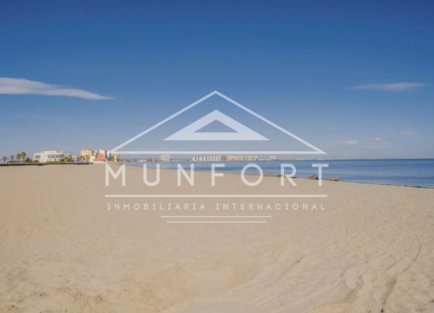 2 soverom Leilighet til leie i La Manga del Mar Menor med svømmebasseng - € 998 (Ref: 9893234)