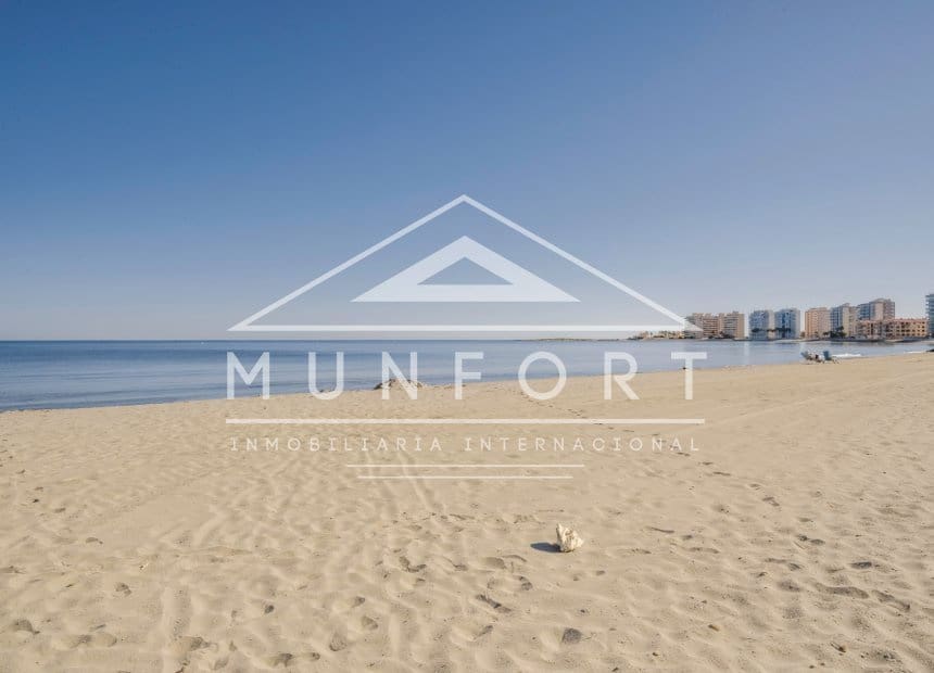 2 soverom Leilighet til leie i La Manga del Mar Menor med svømmebasseng - € 998 (Ref: 9893234)