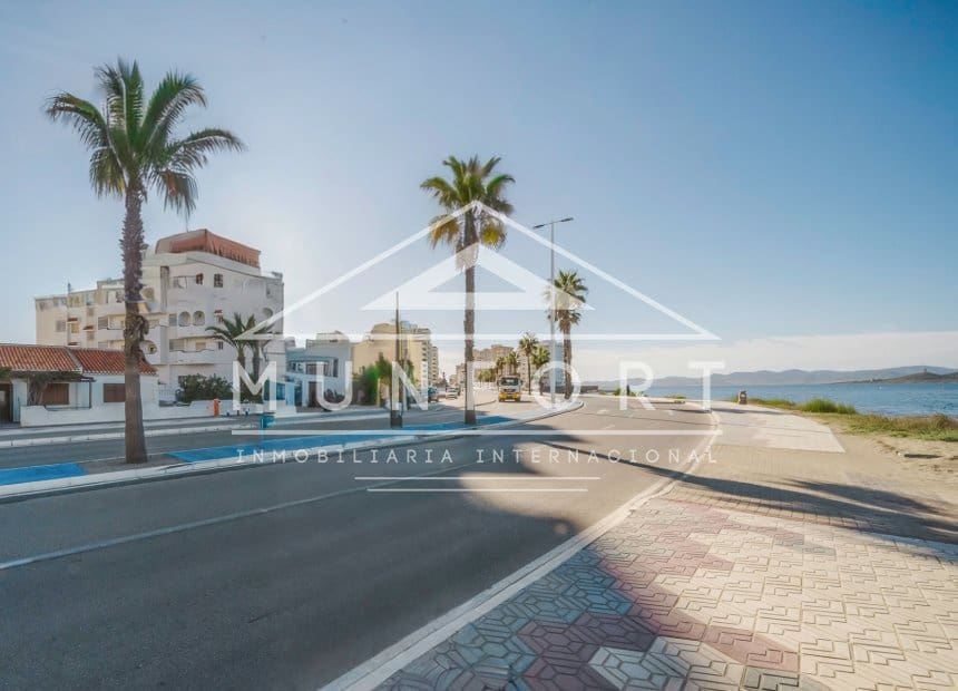 2 soverom Leilighet til leie i La Manga del Mar Menor med svømmebasseng - € 998 (Ref: 9893234)