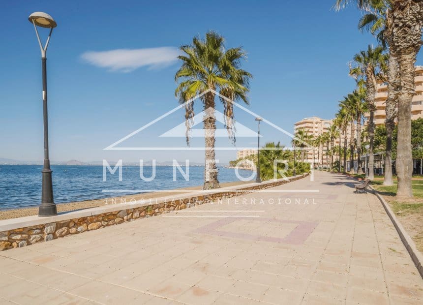 2 soverom Leilighet til leie i La Manga del Mar Menor med svømmebasseng - € 998 (Ref: 9893234)