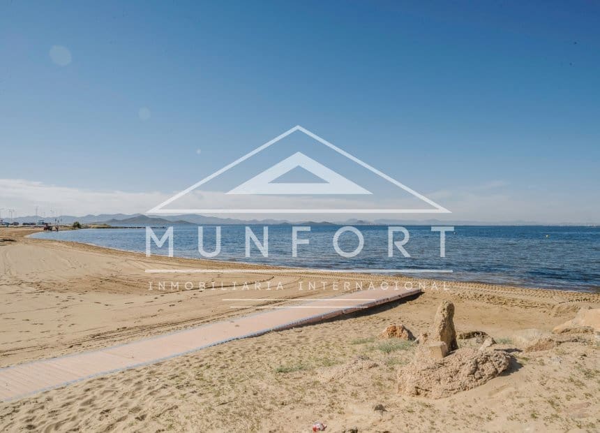 2 soverom Leilighet til leie i La Manga del Mar Menor med svømmebasseng - € 998 (Ref: 9893234)