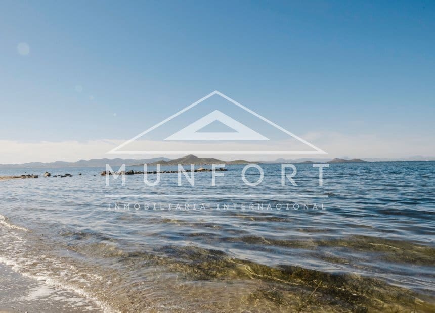 2 soverom Leilighet til leie i La Manga del Mar Menor med svømmebasseng - € 998 (Ref: 9893234)