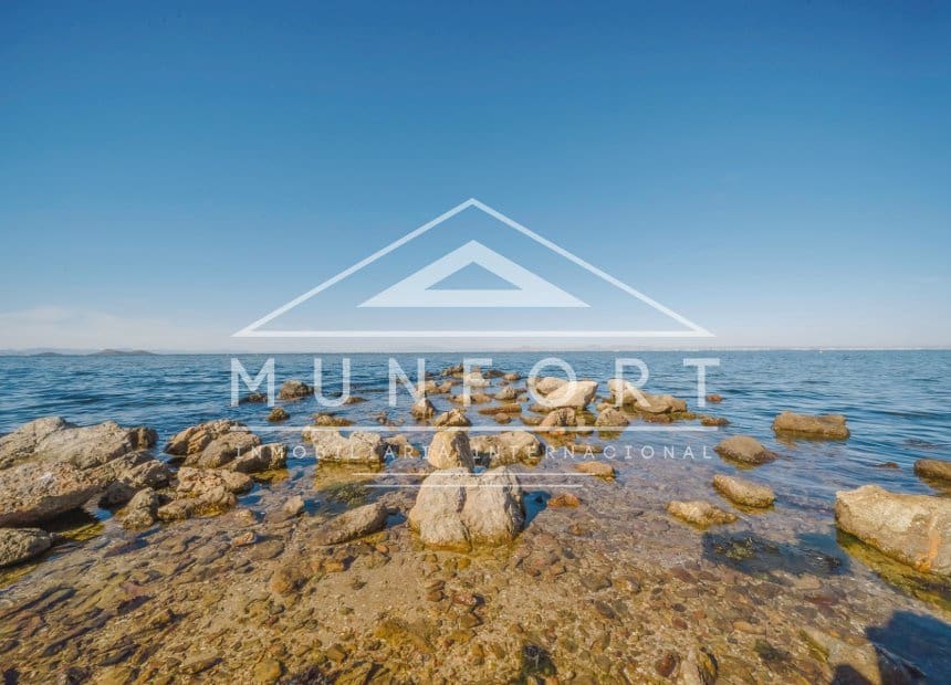 2 soverom Leilighet til leie i La Manga del Mar Menor med svømmebasseng - € 998 (Ref: 9893234)