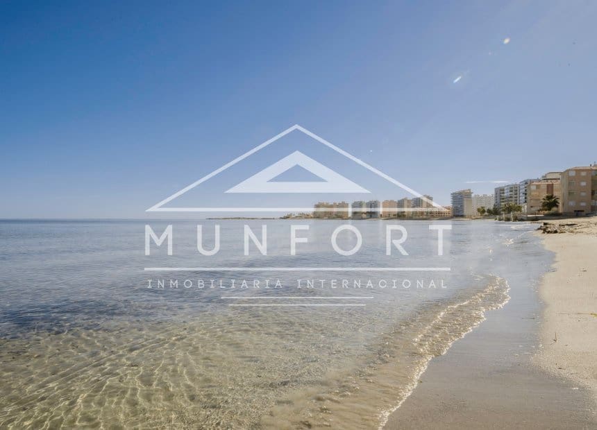 2 soverom Leilighet til leie i La Manga del Mar Menor med svømmebasseng - € 998 (Ref: 9893234)
