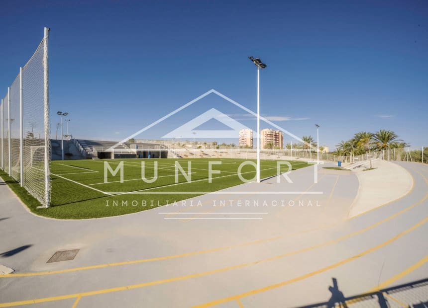 2 soverom Leilighet til leie i La Manga del Mar Menor med svømmebasseng - € 998 (Ref: 9893234)