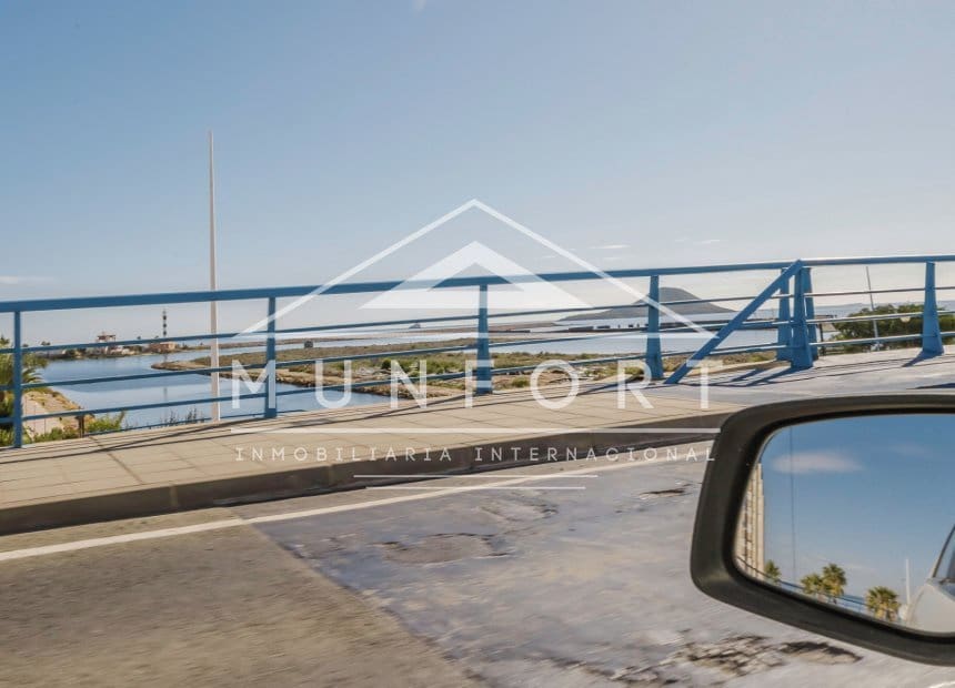 2 soverom Leilighet til leie i La Manga del Mar Menor med svømmebasseng - € 998 (Ref: 9893234)