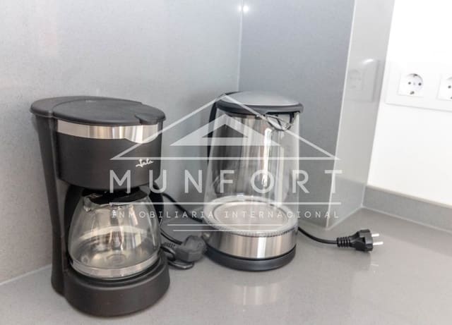 2 Zimmer Apartment zu vermieten in La Manga del Mar Menor mit Pool - 998 € (Ref: 9893234)