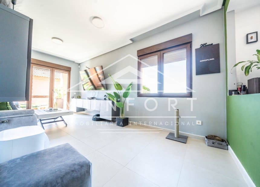 2 soverom Penthouse til salgs i Los Alcazares med svømmebasseng - € 192 900 (Ref: 9893236)