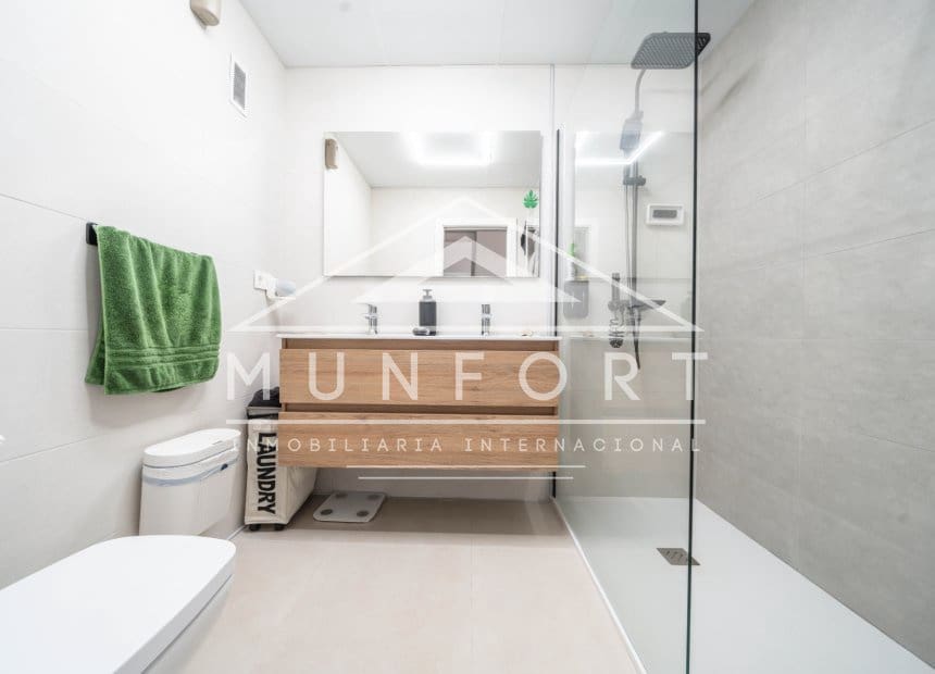 2 soverom Penthouse til salgs i Los Alcazares med svømmebasseng - € 192 900 (Ref: 9893236)
