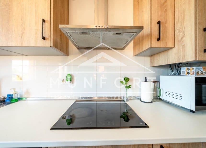 2 soverom Penthouse til salgs i Los Alcazares med svømmebasseng - € 192 900 (Ref: 9893236)