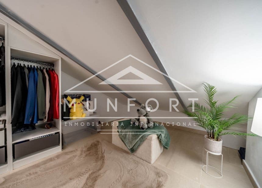 2 soverom Penthouse til salgs i Los Alcazares med svømmebasseng - € 192 900 (Ref: 9893236)
