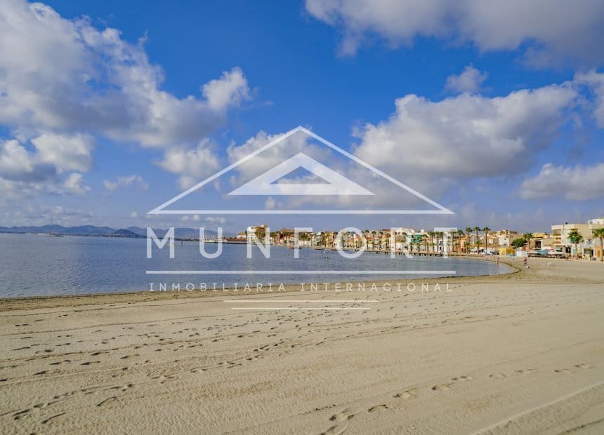 2 soverom Penthouse til salgs i Los Alcazares med svømmebasseng - € 192 900 (Ref: 9893236)