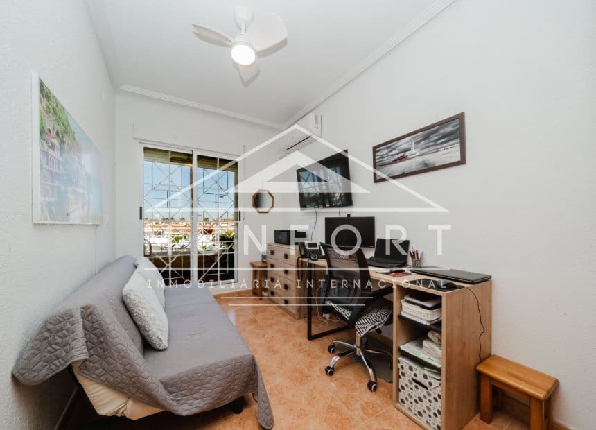 2 soverom Hus til salgs i Torrevieja med svømmebasseng - € 174 900 (Ref: 9920935)